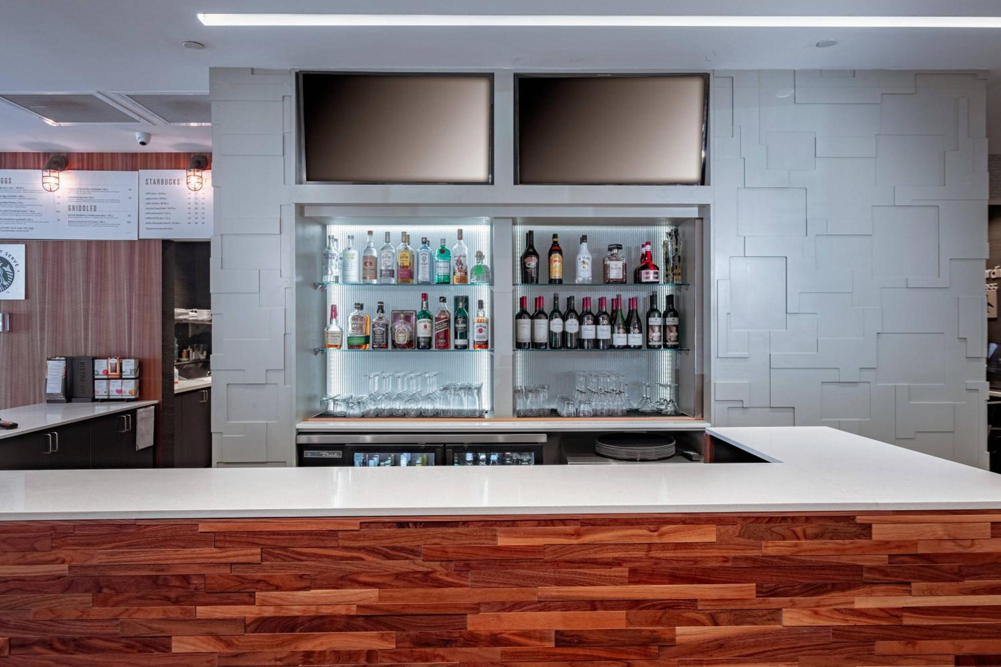 Courtyard By Marriott Toledo West Hotel Exterior foto