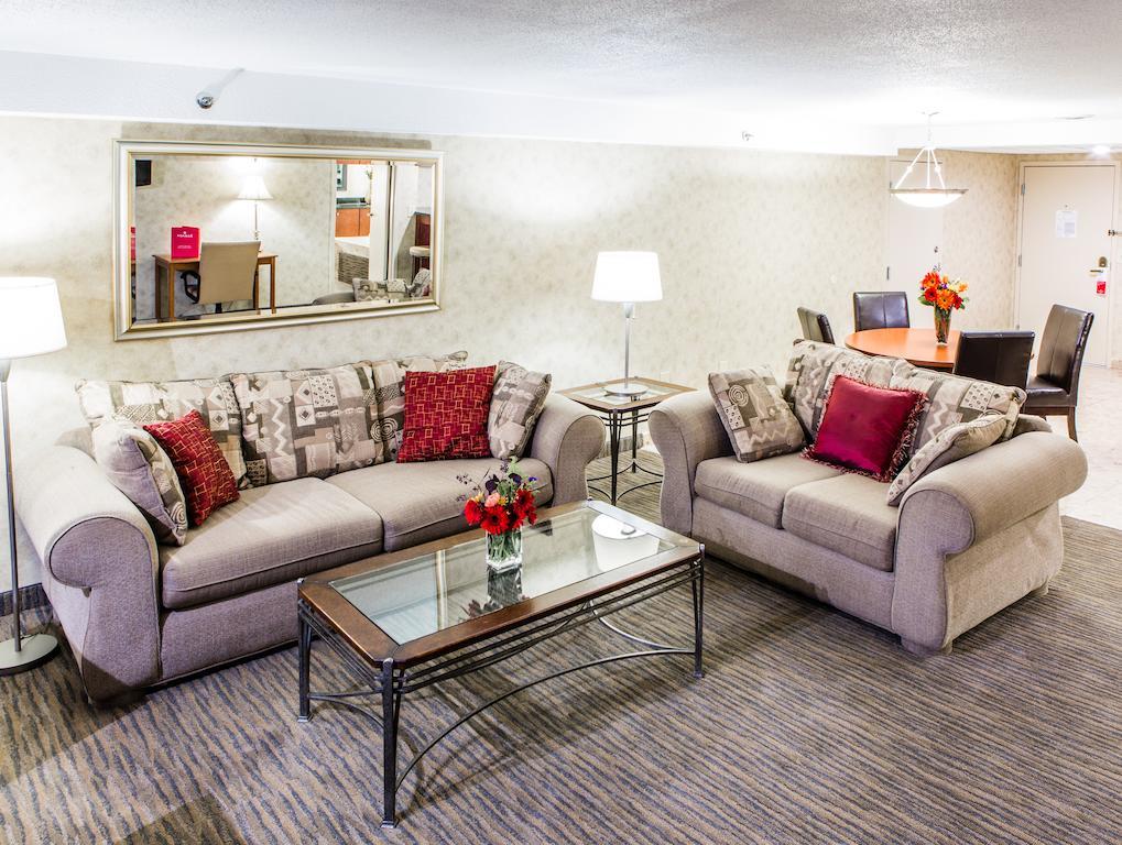 Courtyard By Marriott Toledo West Hotel Exterior foto
